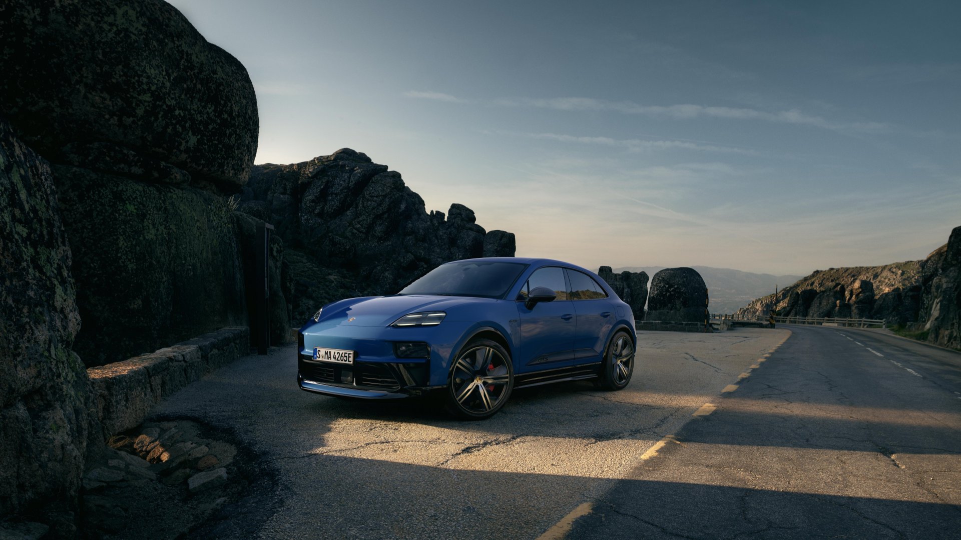 Electric Porsche Macan GTS 2026 - Lugano Blue